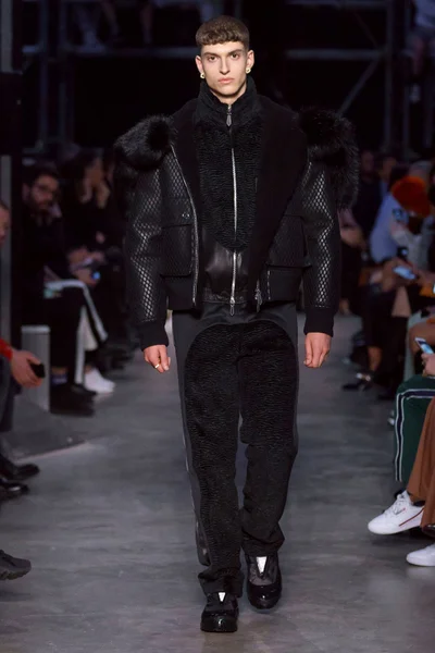 Look 40